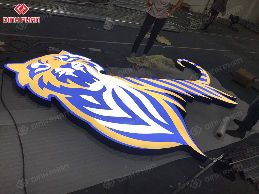 Logo tiger in decal