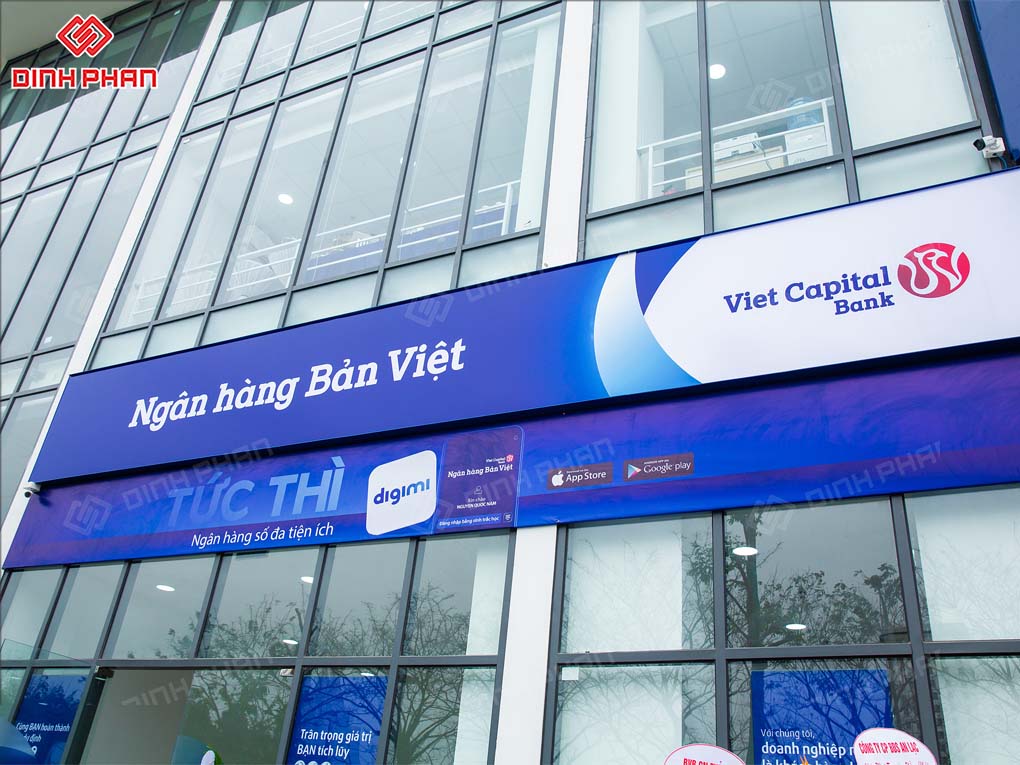Bảng hiệu ngân hàng Bản Việt
