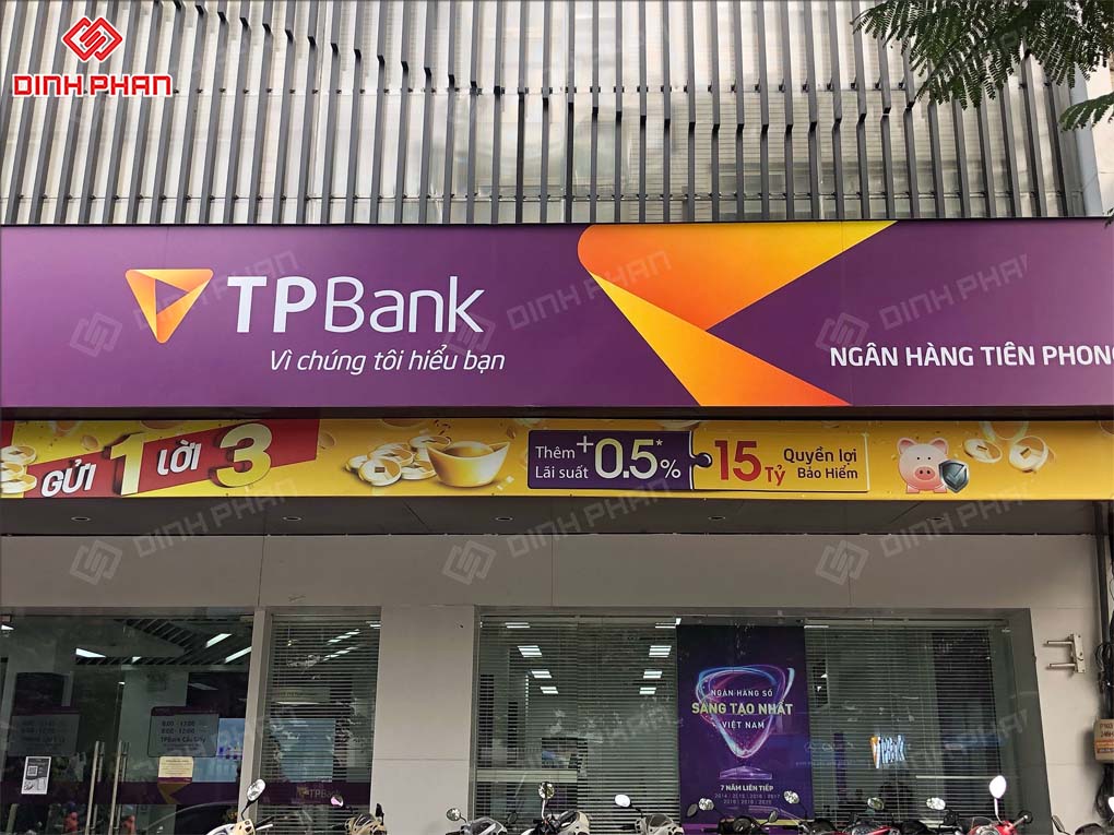 Bảng hiệu ngân hàng TP Bank
