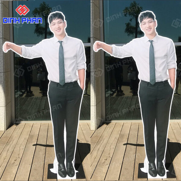 in standee hinh nguoi 6