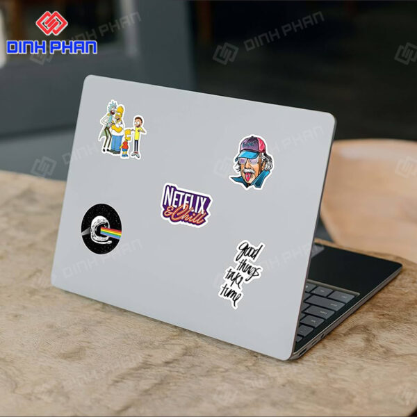 sticker dan laptop 2