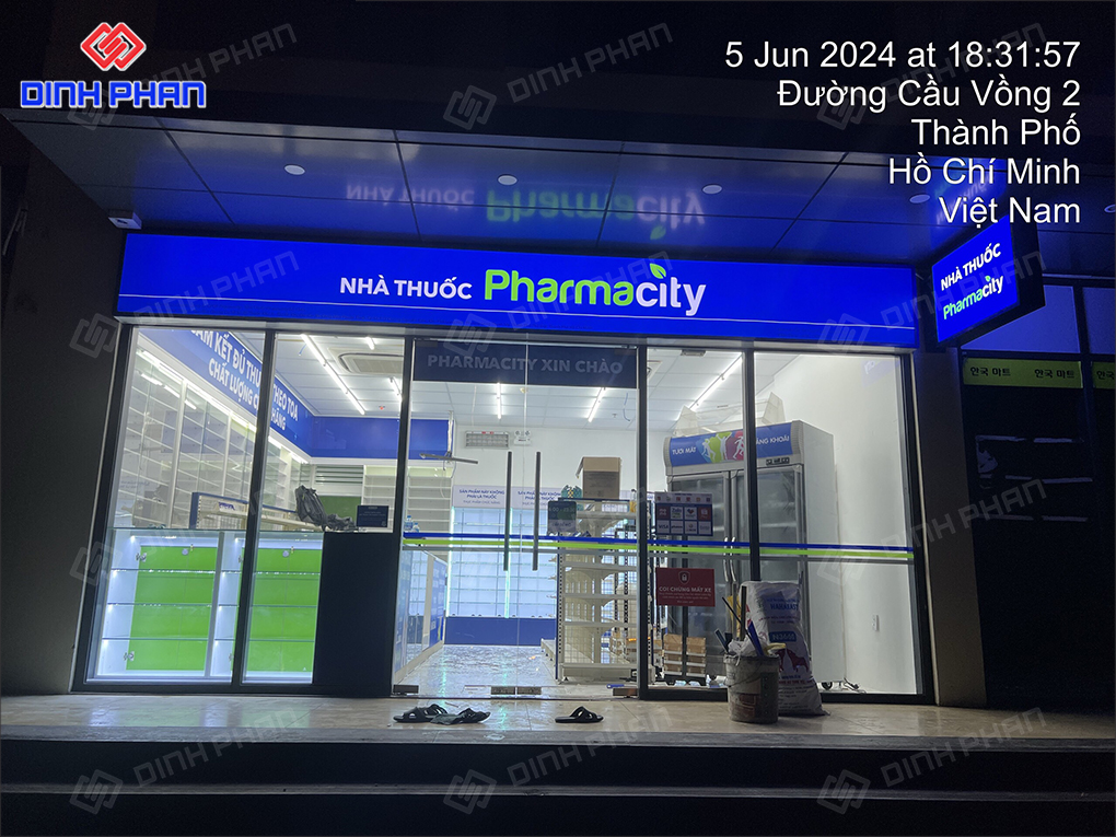 hộp đèn bảng biển pharmacity