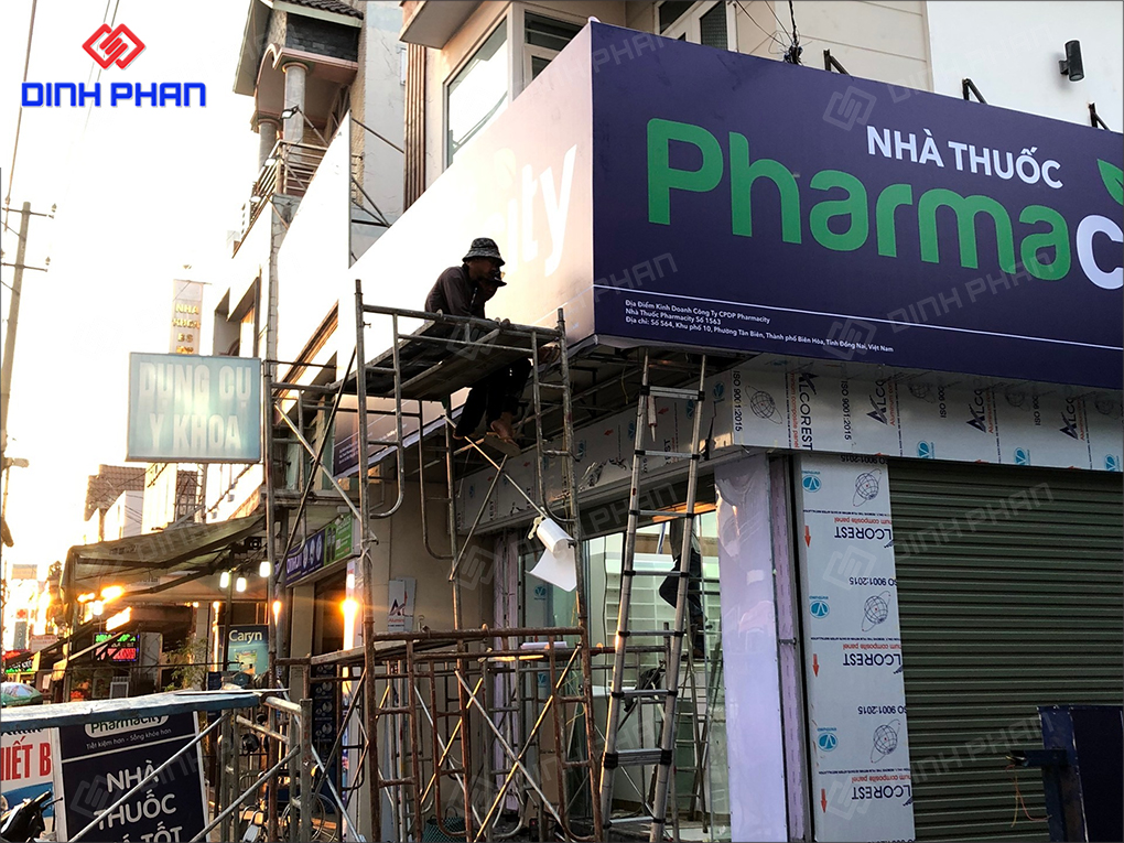 hộp đèn bảng hiệu pharmacity