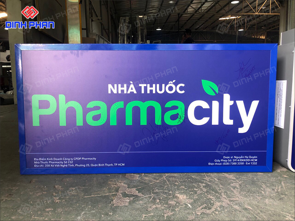 hộp đèn nhà thuốc pharmacity