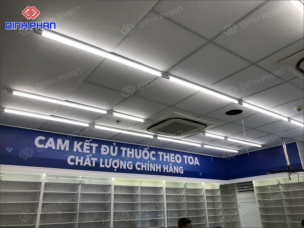 thiết kế bên trong hộp đèn pharmacity