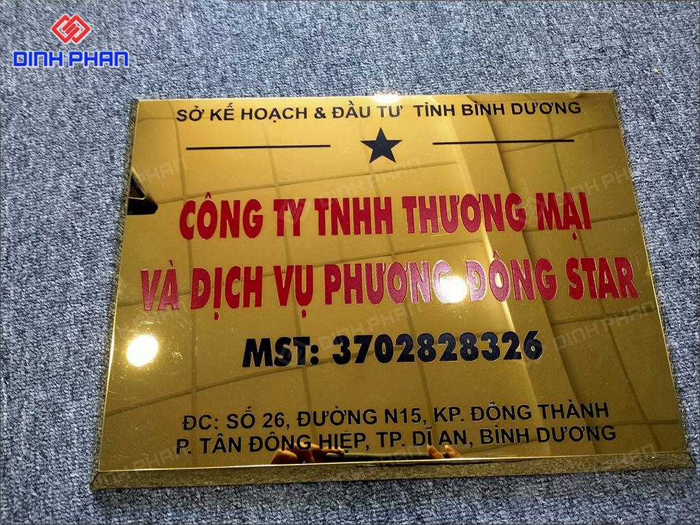 In UV biển tên Công ty