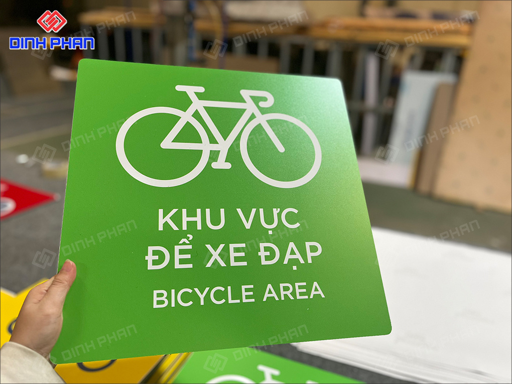 Làm bảng hiệu In UV chỉ dẫn