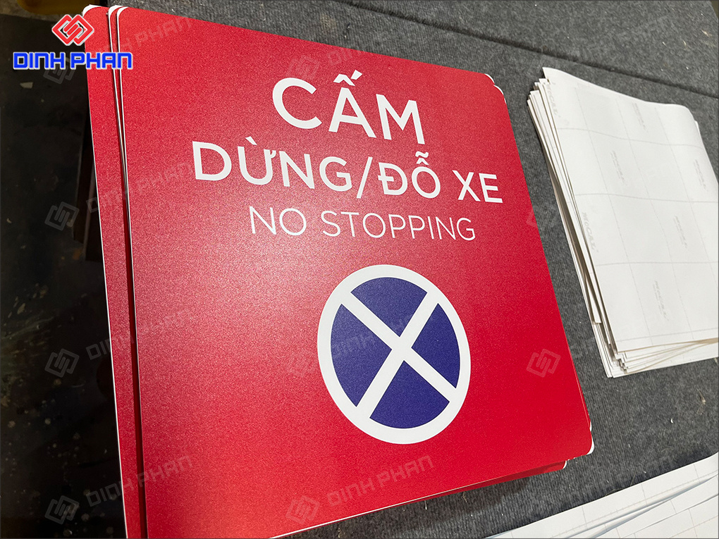 In UV Decal bảng Cấm đỗ xe