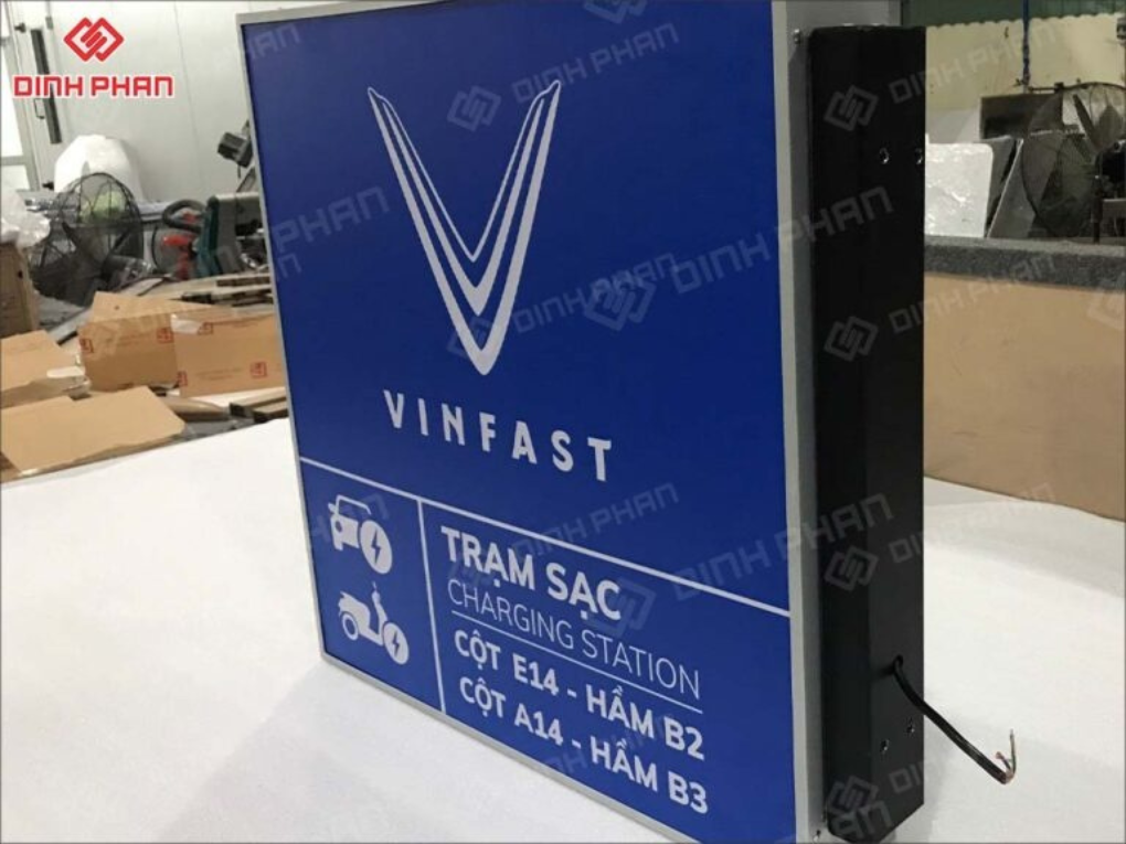 in UV hộp đèn trạm sạc Vinfast