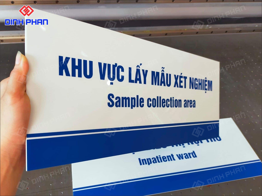 in UV chất liệu mica