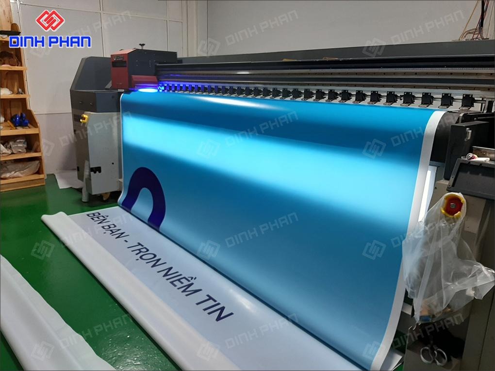 in UV cuộn bạt xuyên sáng