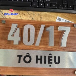 Bảng số nhà nền alu vân gỗ đẹp, hiện đại, thiết kế theo yêu cầu 9 bang so nha nen alu van go 1