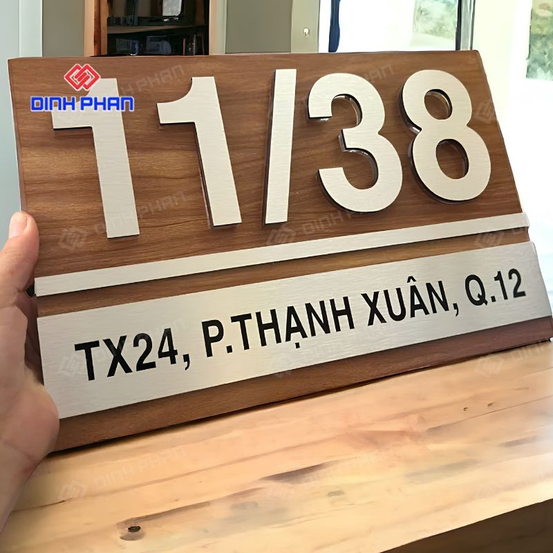 Bảng số nhà nền alu vân gỗ đẹp, hiện đại, thiết kế theo yêu cầu 14 bang so nha nen alu van go 2